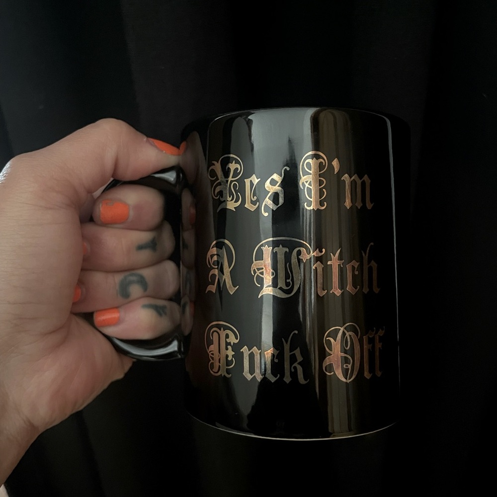 ✨☕️ 𝖄𝖊𝖘 𝕴’𝖒 𝖆 𝖂𝖎𝖙𝖈𝖍 𝕱𝖚𝖈𝖐 𝖔𝖋𝖋 coffee mug✨☕️